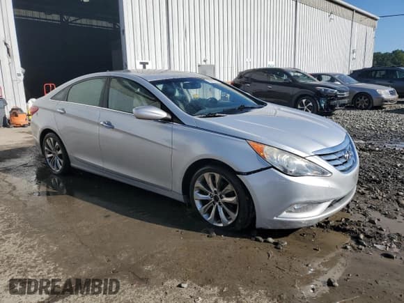 ✅ 2011 Hyundai Sonata SE • VIN: 5NPEC4AC3BH058350 • Lot: 70277914. Listed on Copart with 136,536 mi. Free auction sales archive from the USA and detailed vehicle history report at DreamBid. Image 4.