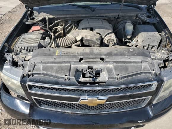 2010 Chevrolet Suburban LT z VIN 1GNUKJE39AR120047, wystawiony jako Copart lot #67310985 z przebiegiem 179 985 mil mil oraz Nie do naprawy • Non repairable. Historia ofert i sprzedaży dostępna na DreamBid. Obrazek 12.