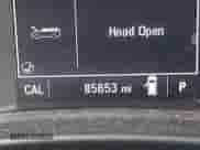 2018 Chevrolet Equinox LT z VIN 2GNAXSEV6J6235860, wystawiony jako IAAI lot #43064393 z przebiegiem 85 653 mil mil oraz . Historia ofert i sprzedaży dostępna na DreamBid. Obrazek 16.