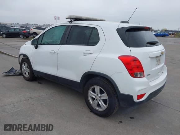✅ 2020 Chevrolet Trax LS • VIN: KL7CJKSB3LB022813 • Lot: 43753612. Wystawiony na IAAI z przebiegiem 85 533 mil. Bezpłatny archiwum sprzedaży aukcyjnych z USA i szczegółowy raport historii pojazdu na DreamBid. Zdjęcie 3.
