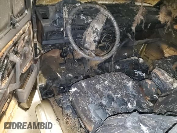 ✅ 1986 Volkswagen Vanagon GL • VIN: WV2ZB0255GH007002 • Лот: 62171325. Опубликован ранее на Copart с пробегом Не указан. Бесплатный доступ к архиву аукционных продаж из США и подробный отчёт об истории автомобиля на DreamBid. Изображение 8.