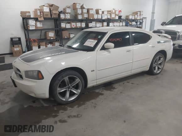 2010 Dodge Charger SXT z VIN 2B3CA3CV9AH116962, wystawiony jako IAAI lot #43141447 z przebiegiem 120 000 mil mil oraz . Historia ofert i sprzedaży dostępna na DreamBid. Obrazek 2.