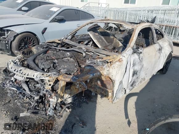 ✅ 2016 BMW M4 • VIN: WBS3R9C58GK337215 • Lot: 43541747. Listed on IAAI with Not provided. Free auction sales archive from the USA and detailed vehicle history report at DreamBid. Image 2.