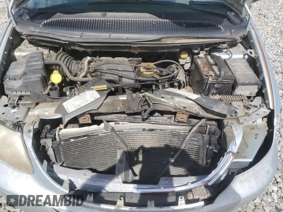 ✅ 2001 Chrysler Town & Country • VIN: 2C8GP44GX1R105174 • Lot: 57115235. Wystawiony na Copart z przebiegiem 248 769 mil. Bezpłatny archiwum sprzedaży aukcyjnych z USA i szczegółowy raport historii pojazdu na DreamBid. Zdjęcie 14.