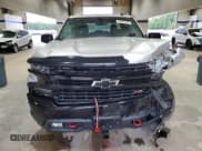 ✅ 2019 Chevrolet Silverado 1500 LT Trail Boss • VIN: 3GCPYFED4KG143232 • Lot: 64685554. Wystawiony na Copart z przebiegiem 116 602 mil. Bezpłatny archiwum sprzedaży aukcyjnych z USA i szczegółowy raport historii pojazdu na DreamBid. Zdjęcie 5.