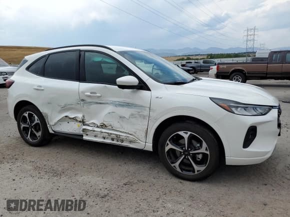 ✅ 2024 Ford Escape ST-Line Select • VIN: 1FMCU9NA8RUA32428 • Лот: 68017075. Опубликован ранее на Copart с пробегом Не указан. Бесплатный доступ к архиву аукционных продаж из США и подробный отчёт об истории автомобиля на DreamBid. Изображение 4.