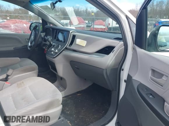 ✅ 2017 Toyota Sienna L • VIN: 5TDZZ3DC7HS776329 • Lot: 41743217. Listed on IAAI with 141,181 mi. Free auction sales archive from the USA and detailed vehicle history report at DreamBid. Image 5.