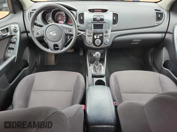 ✅ 2013 Kia Forte EX • VIN: KNAFU4A29D5651428 • Lot: 84392625. Wystawiony na Copart z przebiegiem 202 297 mil. Bezpłatny archiwum sprzedaży aukcyjnych z USA i szczegółowy raport historii pojazdu na DreamBid. Zdjęcie 8.