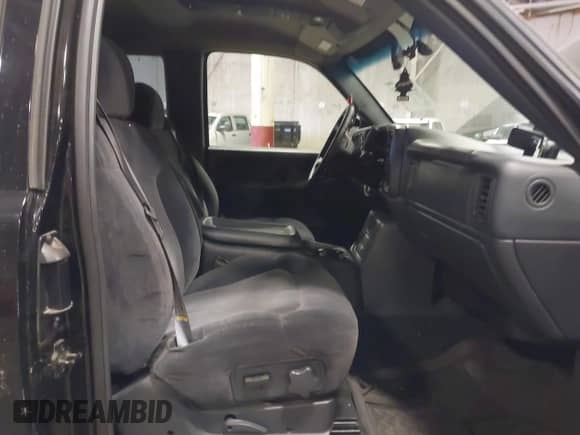 ✅ 2000 Chevrolet Silverado 2500 LS • VIN: 1GCGK29U6YE264199 • Lot: 42464527. Wystawiony na IAAI z przebiegiem 71 970 mil. Bezpłatny archiwum sprzedaży aukcyjnych z USA i szczegółowy raport historii pojazdu na DreamBid. Zdjęcie 5.