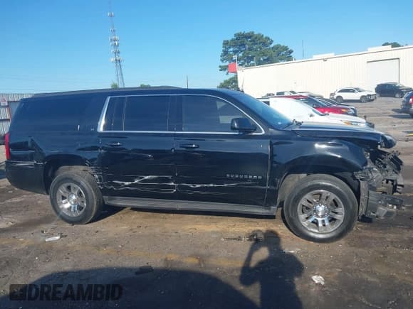 ✅ 2020 Chevrolet Suburban LT • VIN: 1GNSCHKC7LR304326 • Lot: 42840249. Wystawiony na IAAI z przebiegiem 249 916 mil. Bezpłatny archiwum sprzedaży aukcyjnych z USA i szczegółowy raport historii pojazdu na DreamBid. Zdjęcie 14.