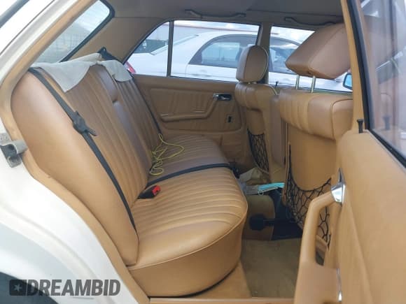 ✅ 1984 Mercedes-Benz 300 D • VIN: WDBAB33A9EA161712 • Lot: 42305252. Listed on IAAI with 142,347 mi. Free auction sales archive from the USA and detailed vehicle history report at DreamBid. Image 8.