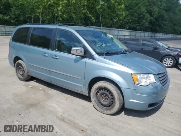 ✅ 2010 Chrysler Town & Country Touring Plus • VIN: 2A4RR8D19AR398096 • Lot: 62332725. Wystawiony na Copart z przebiegiem 289 102 mil. Bezpłatny archiwum sprzedaży aukcyjnych z USA i szczegółowy raport historii pojazdu na DreamBid. Zdjęcie 4.