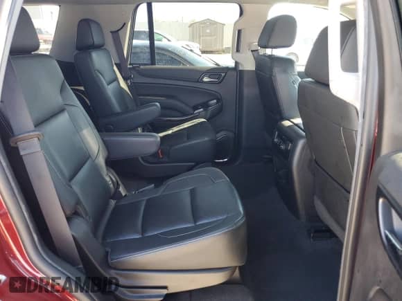 2019 Chevrolet Tahoe LT z VIN 1GNSKBKC8KR295232, wystawiony jako Copart lot #85880395 z przebiegiem 86 415 mil mil oraz Szkoda całkowita • Salvage title. Historia ofert i sprzedaży dostępna na DreamBid. Obrazek 11.