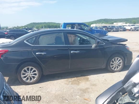 ✅ 2018 Nissan Sentra S • VIN: 3N1AB7AP6JY345210 • Lot: 42659526. Wystawiony na IAAI z przebiegiem 70 880 mil. Bezpłatny archiwum sprzedaży aukcyjnych z USA i szczegółowy raport historii pojazdu na DreamBid. Zdjęcie 13.