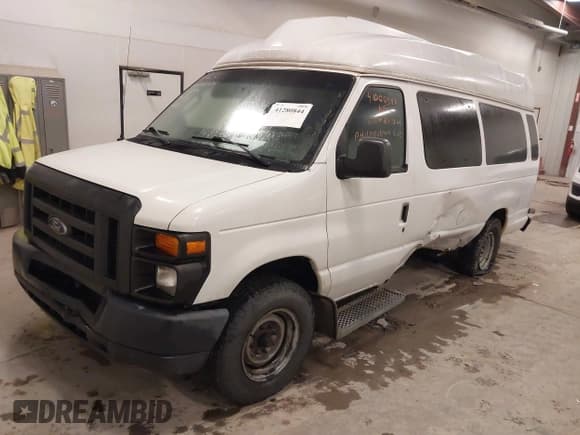 ✅ 2013 Ford Econoline Passenger XL • VIN: 1FBSS3BLXDDB17809 • Lot: 41280844. Wystawiony na IAAI z przebiegiem 110 081 mil. Bezpłatny archiwum sprzedaży aukcyjnych z USA i szczegółowy raport historii pojazdu na DreamBid. Zdjęcie 17.