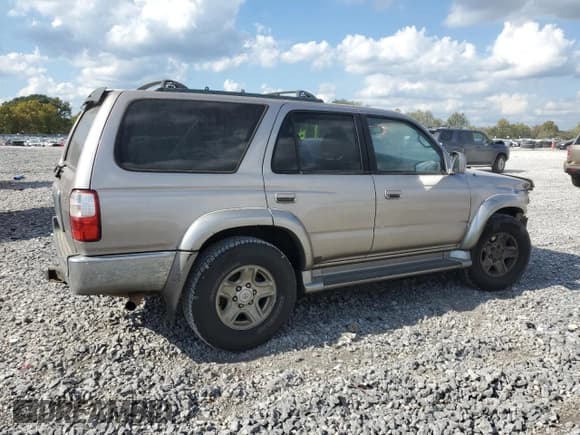 ✅ 2002 Toyota 4Runner SR5 • VIN: JT3GN86R020256523 • Lot: 86100085. Listed on Copart with 324,263 mi. Free auction sales archive from the USA and detailed vehicle history report at DreamBid. Image 3.