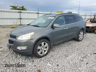 2010 Chevrolet Traverse 2LT z VIN 1GNLVGED7AJ256982, wystawiony jako Copart lot #71106855 z przebiegiem 255 898 mil mil oraz Czysty tytuł • Clean title. Historia ofert i sprzedaży dostępna na DreamBid. Obrazek 1.