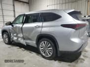 ✅ 2024 Toyota Highlander Hybrid Platinum • VIN: 5TDEBRCHXRS609046 • Лот: 90128695. Опубликован ранее на Copart с пробегом 21 829 миль. Бесплатный доступ к архиву аукционных продаж из США и подробный отчёт об истории автомобиля на DreamBid. Изображение 2.
