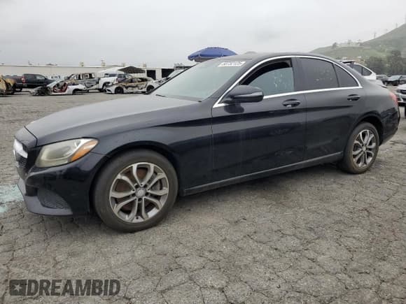 ✅ 2016 Mercedes-Benz C 300 Luxury • VIN: 55SWF4KB8GU135266 • Lot: 50732125. Wystawiony na Copart z przebiegiem 129 302 mil. Bezpłatny archiwum sprzedaży aukcyjnych z USA i szczegółowy raport historii pojazdu na DreamBid. Zdjęcie 1.