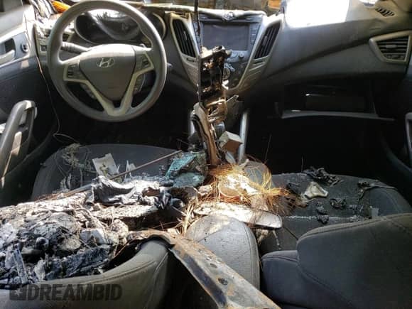 ✅ 2016 Hyundai Veloster • VIN: KMHTC6AD3GU294050 • Lot: 56909725. Wystawiony na Copart z przebiegiem Nie podano. Bezpłatny archiwum sprzedaży aukcyjnych z USA i szczegółowy raport historii pojazdu na DreamBid. Zdjęcie 8.