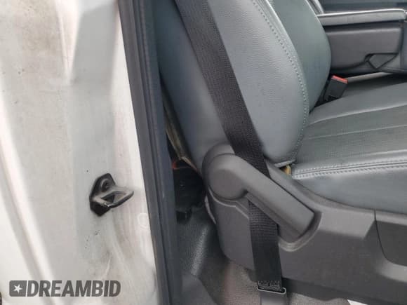 ✅ 2014 Ford F-450 XL • VIN: 1FDUF4GY0EEB74224 • Lot: 79228464. Wystawiony na Copart z przebiegiem 135 233 mil. Bezpłatny archiwum sprzedaży aukcyjnych z USA i szczegółowy raport historii pojazdu na DreamBid. Zdjęcie 10.