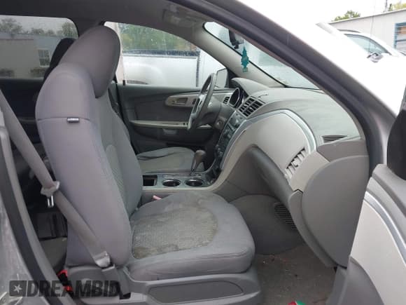 ✅ 2010 Chevrolet Traverse LS • VIN: 1GNLREED4AS128363 • Lot: 43274133. Wystawiony na IAAI z przebiegiem 153 501 mil. Bezpłatny archiwum sprzedaży aukcyjnych z USA i szczegółowy raport historii pojazdu na DreamBid. Zdjęcie 5.