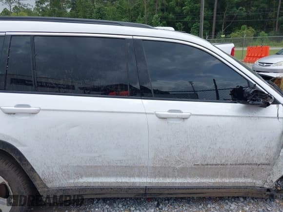 ✅ 2024 Jeep Grand Cherokee Limited • VIN: 1C4RJKBG7R8500990 • Лот: 42596725. Опубликован ранее на IAAI с пробегом 23 225 миль. Бесплатный доступ к архиву аукционных продаж из США и подробный отчёт об истории автомобиля на DreamBid. Изображение 14.