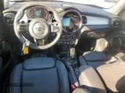 ✅ 2024 MINI Hardtop 4 Door Cooper S • VIN: WMW53DK03R2V44170 • Lot: 46903425. Wystawiony na Copart z przebiegiem 27 930 mil. Bezpłatny archiwum sprzedaży aukcyjnych z USA i szczegółowy raport historii pojazdu na DreamBid. Zdjęcie 8.