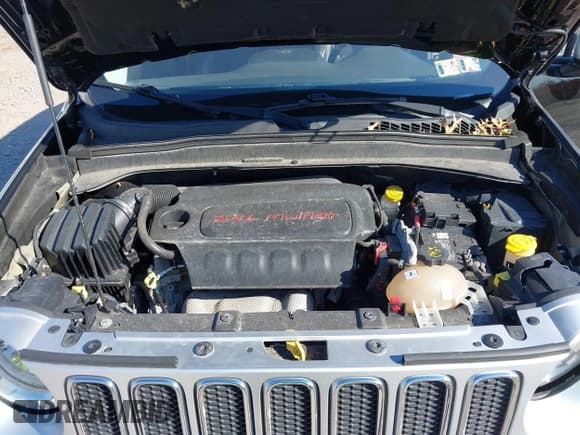 ✅ 2016 Jeep Renegade Limited • VIN: ZACCJBDT8GPD10766 • Lot: 43615164. Wystawiony na IAAI z przebiegiem 67 683 mil. Bezpłatny archiwum sprzedaży aukcyjnych z USA i szczegółowy raport historii pojazdu na DreamBid. Zdjęcie 10.