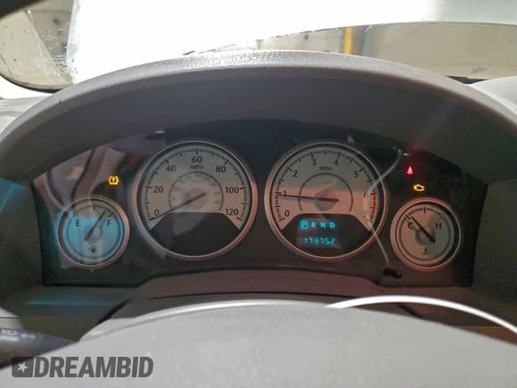 ✅ 2008 Chrysler Town & Country LX • VIN: 2A8HR44H78R137124 • Lot: 93772055. Wystawiony na Copart z przebiegiem 173 752 mil. Bezpłatny archiwum sprzedaży aukcyjnych z USA i szczegółowy raport historii pojazdu na DreamBid. Zdjęcie 9.