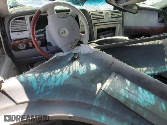 ✅ 2005 Lincoln Navigator Luxury • VIN: 5LMFU28515LJ09835 • Лот: 82638615. Опубликован ранее на Copart с пробегом Не указан. Бесплатный доступ к архиву аукционных продаж из США и подробный отчёт об истории автомобиля на DreamBid. Изображение 8.