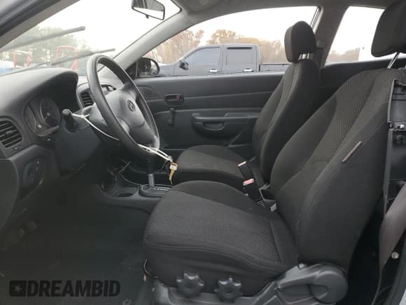 ✅ 2008 Hyundai Accent GS • VIN: KMHCM36C18U063984 • Лот: 80449674. Опубликован ранее на Copart с пробегом 104 938 миль. Бесплатный доступ к архиву аукционных продаж из США и подробный отчёт об истории автомобиля на DreamBid. Изображение 7.