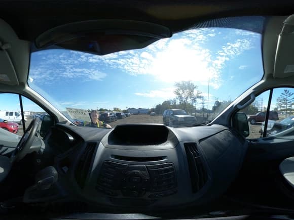 ✅ 2018 Ford Transit • VIN: 1FTYE1ZM2JKA33023 • Лот: 43375318. Опубликован ранее на IAAI с пробегом 197 922 миль. Бесплатный доступ к архиву аукционных продаж из США и подробный отчёт об истории автомобиля на DreamBid. Изображение 18.