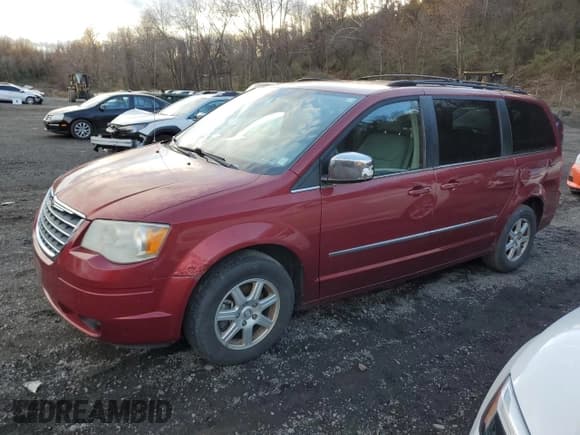 ✅ 2010 Chrysler Town & Country Touring • VIN: 2A4RR5D14AR415644 • Lot: 92122215. Listed on Copart with 201,227 mi. Free auction sales archive from the USA and detailed vehicle history report at DreamBid. Image 1.