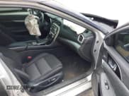 ✅ 2017 Nissan Maxima SV • VIN: 1N4AA6AP4HC416214 • Lot: 42246147. Wystawiony na IAAI z przebiegiem 102 893 mil. Bezpłatny archiwum sprzedaży aukcyjnych z USA i szczegółowy raport historii pojazdu na DreamBid. Zdjęcie 5.