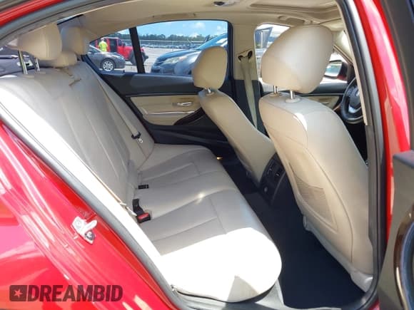 ✅ 2015 BMW 3 Series 328i • VIN: WBA3A5G59FNS88487 • Лот: 42206873. Опубликован ранее на IAAI с пробегом 125 018 миль. Бесплатный доступ к архиву аукционных продаж из США и подробный отчёт об истории автомобиля на DreamBid. Изображение 8.