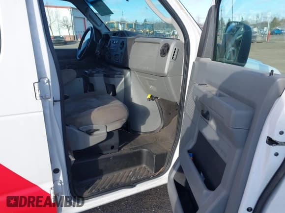 ✅ 2009 Ford Econoline Cargo • VIN: 1FTNE24L79DA86615 • Lot: 41969289. Listed on IAAI with 158,267 mi. Free auction sales archive from the USA and detailed vehicle history report at DreamBid. Image 5.