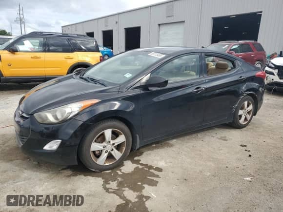2013 Hyundai Elantra GLS z VIN KMHDH4AE9DU879388, wystawiony jako Copart lot #85315495 z przebiegiem 122 355 mil mil oraz Szkoda całkowita • Salvage title. Historia ofert i sprzedaży dostępna na DreamBid. Obrazek 1.