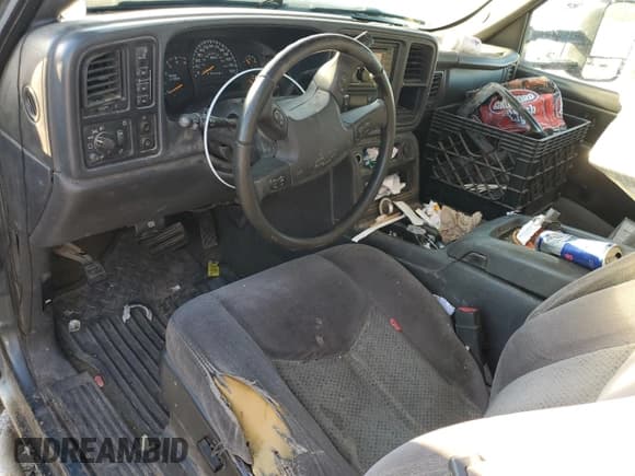 ✅ 2006 Chevrolet Silverado 2500HD LT2 • VIN: 1GCHK23D46F220352 • Lot: 48016075. Wystawiony na Copart z przebiegiem 190 419 mil. Bezpłatny archiwum sprzedaży aukcyjnych z USA i szczegółowy raport historii pojazdu na DreamBid. Zdjęcie 8.