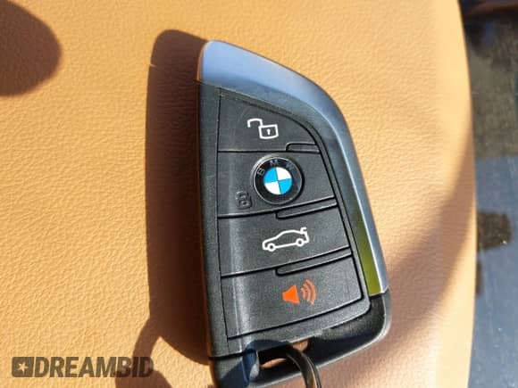 2023 BMW 3 Series 330i xDrive z VIN 3MW89FF00P8C96895, wystawiony jako IAAI lot #43223429 z przebiegiem 25 207 mil mil oraz . Historia ofert i sprzedaży dostępna na DreamBid. Obrazek 11.