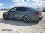 ✅ 2019 Volkswagen Jetta SEL Premium • VIN: 3VWG57BU7KM052070 • Лот: 89871125. Опубликован ранее на Copart с пробегом 133 741 миль. Бесплатный доступ к архиву аукционных продаж из США и подробный отчёт об истории автомобиля на DreamBid. Изображение 2.