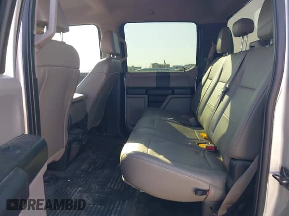 ✅ 2019 Ford F-250 Lariat • VIN: 1FT7W2B65KEF21439 • Lot: 43456768. Wystawiony na IAAI z przebiegiem 114 041 mil. Bezpłatny archiwum sprzedaży aukcyjnych z USA i szczegółowy raport historii pojazdu na DreamBid. Zdjęcie 8.