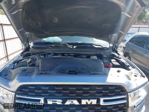 ✅ 2024 Ram 2500 Big Horn • VIN: 3C6UR5DL5RG406977 • Lot: 43422124. Listed on IAAI with 11,387 mi. Free auction sales archive from the USA and detailed vehicle history report at DreamBid. Image 10.