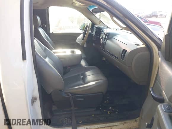 2010 Chevrolet Silverado 1500 Work Truck z VIN 1GCPCPEA1AZ215626, wystawiony jako IAAI lot #43373577 z przebiegiem 286 892 mil mil oraz . Historia ofert i sprzedaży dostępna na DreamBid. Obrazek 5.