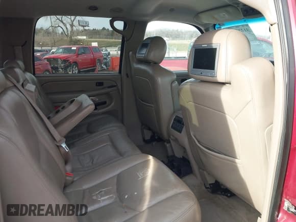 ✅ 2006 Chevrolet Suburban LTZ • VIN: 3GNFK16U26G121788 • Лот: 41235793. Опубликован ранее на IAAI с пробегом 168 333 миль. Бесплатный доступ к архиву аукционных продаж из США и подробный отчёт об истории автомобиля на DreamBid. Изображение 8.