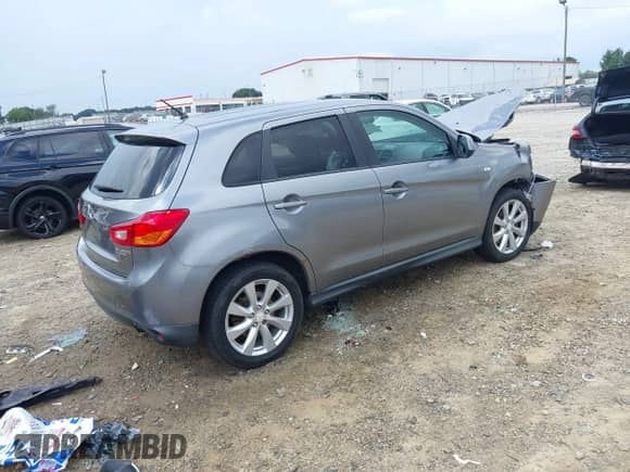 2013 Mitsubishi Outlander ES z VIN 4A4AP3AUXDE020860, wystawiony jako IAAI lot #43064158 z przebiegiem 162 134 mil mil oraz . Historia ofert i sprzedaży dostępna na DreamBid. Obrazek 4.