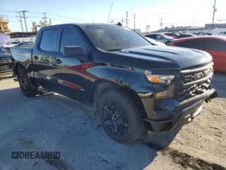 ✅ 2024 Chevrolet Silverado 1500 Custom • VIN: 1GCPABEK7RZ358240 • Lot: 87233215. Wystawiony na Copart z przebiegiem 21 790 mil. Bezpłatny archiwum sprzedaży aukcyjnych z USA i szczegółowy raport historii pojazdu na DreamBid. Zdjęcie 4.