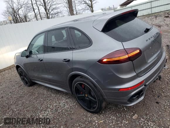 ✅ 2018 Porsche Cayenne GTS • VIN: WP1AD2A27JLA80755 • Лот: 93505245. Опубликован ранее на Copart с пробегом 63 892 миль. Бесплатный доступ к архиву аукционных продаж из США и подробный отчёт об истории автомобиля на DreamBid. Изображение 2.