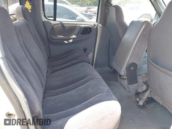 ✅ 2000 Dodge Dakota Sport • VIN: 1B7GL2AX1YS707993 • Lot: 42670217. Listed on IAAI with 172,037 mi. Free auction sales archive from the USA and detailed vehicle history report at DreamBid. Image 8.