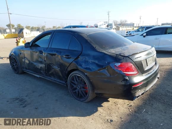 ✅ 2020 Mercedes-Benz E 63 S AMG • VIN: WDDZF8KB9LA748334 • Lot: 41318226. Wystawiony na IAAI z przebiegiem 43 135 mil. Bezpłatny archiwum sprzedaży aukcyjnych z USA i szczegółowy raport historii pojazdu na DreamBid. Zdjęcie 3.